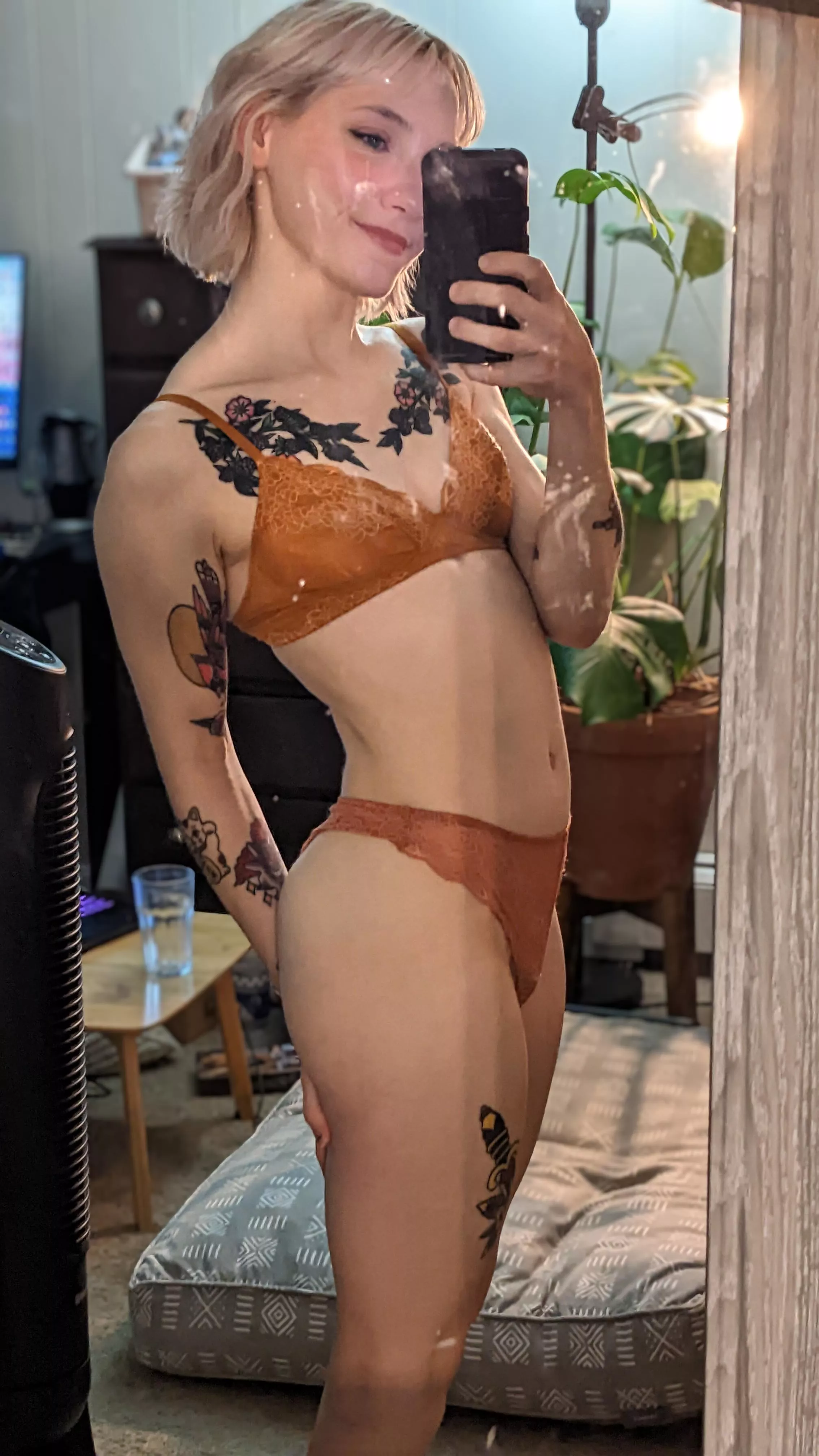 you've unlocked 1️⃣ dirty mirror selfie 😎 [F]