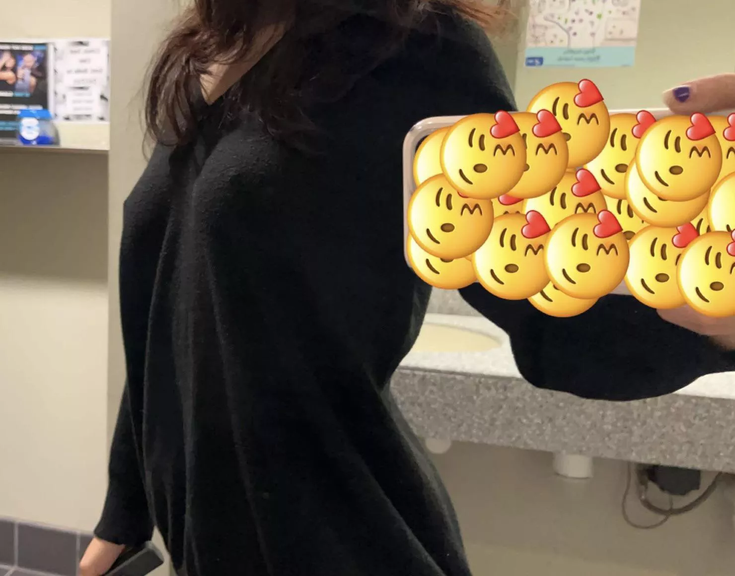 19F got horny in the middle of class and had to come to the bathroom😉