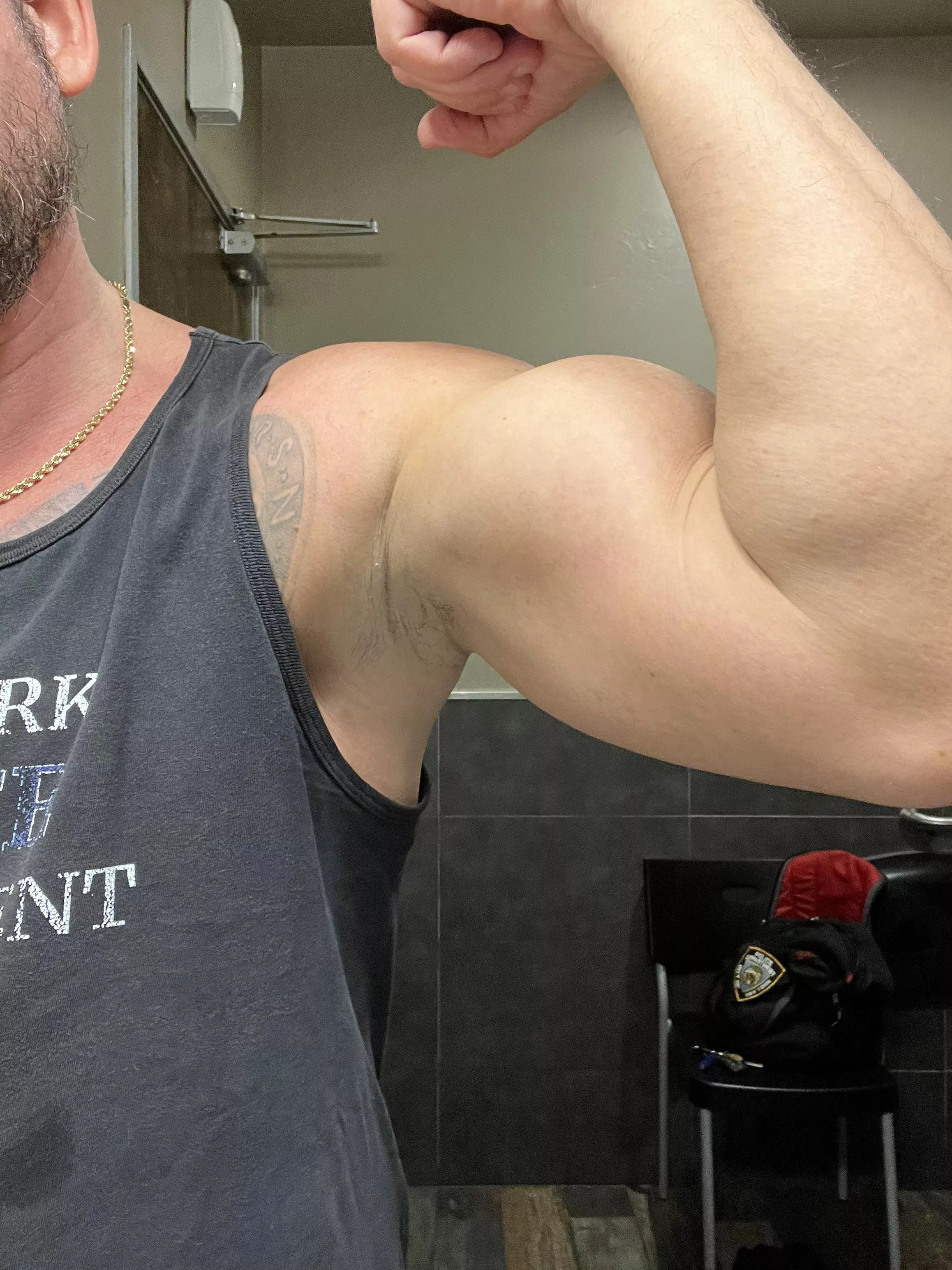 55yo daddy working on my upper body and trying to look sexy.