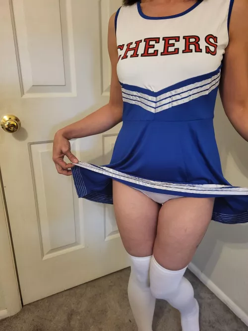 Anyone else appreciate a cheerleader cosplay?