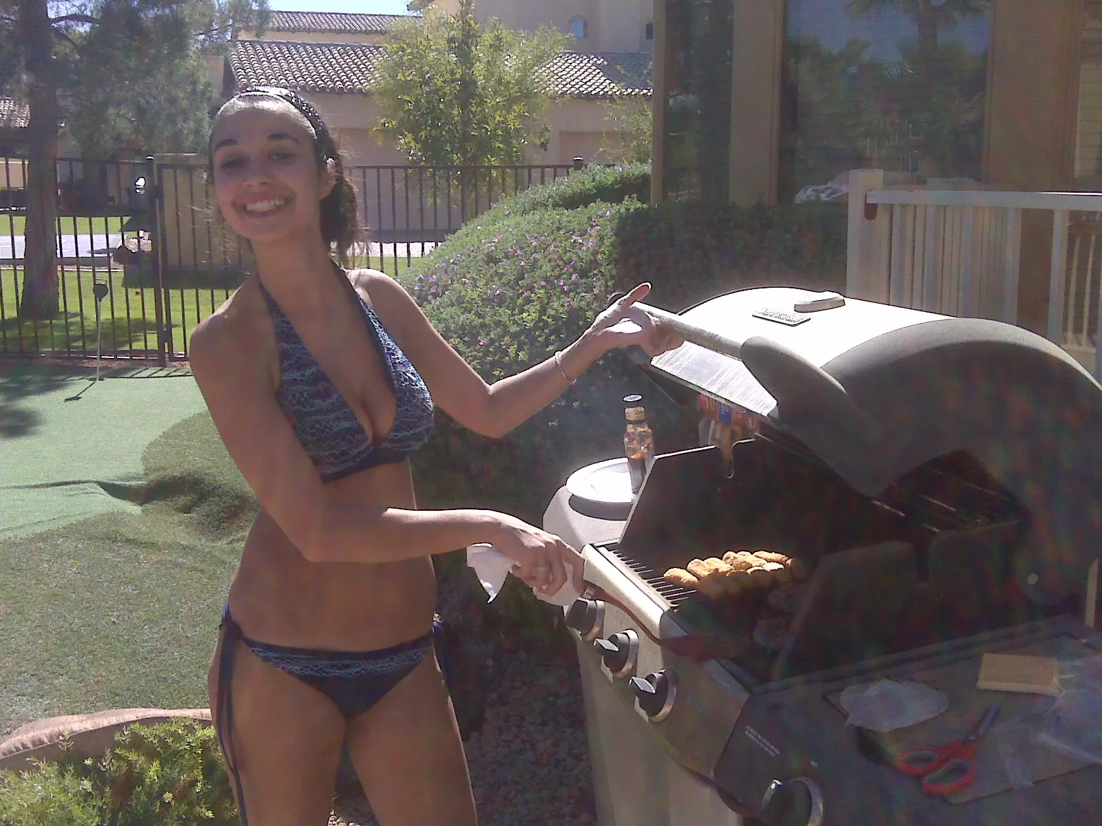 Bikini Grillin'