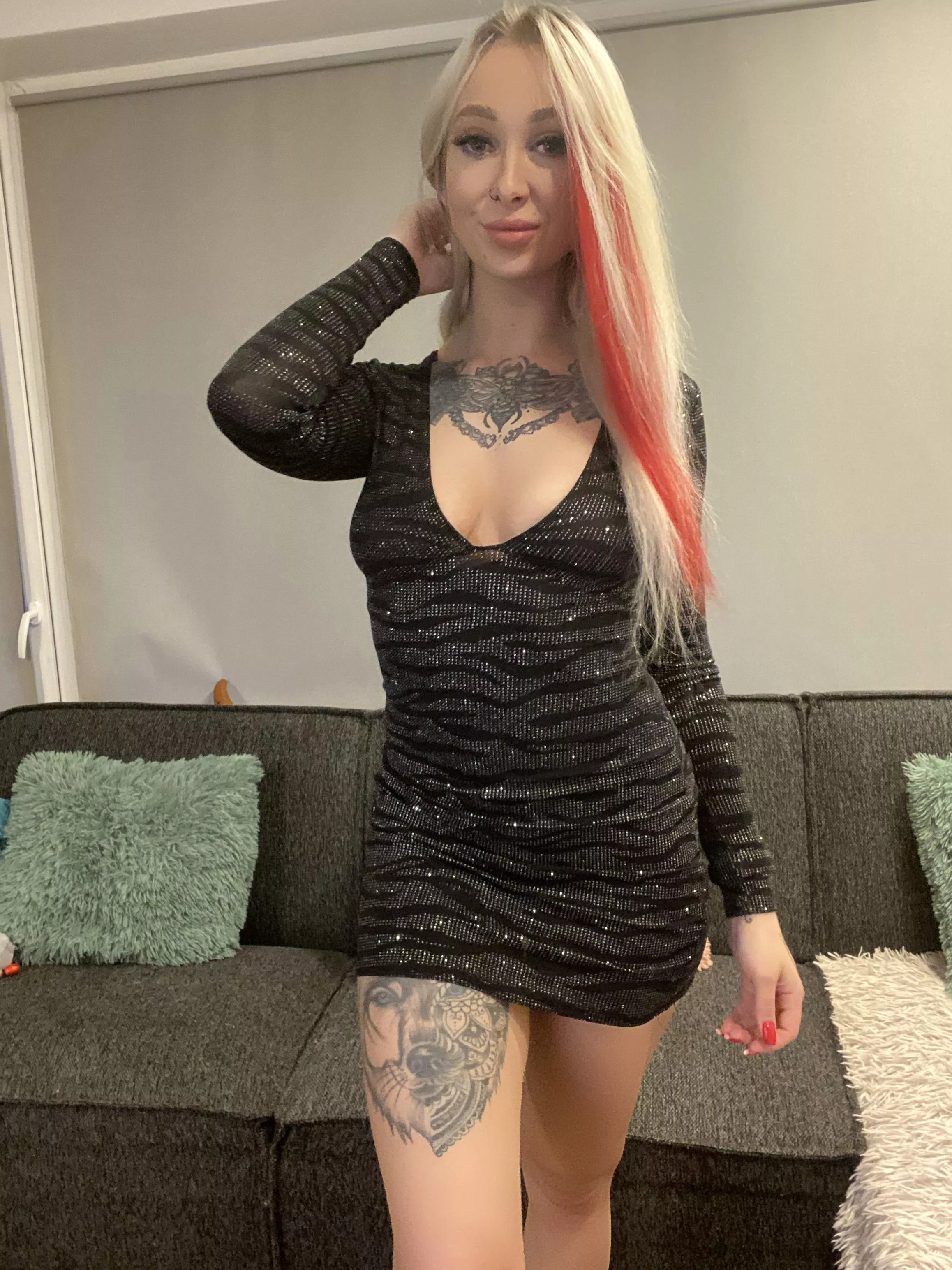 Busty petite & my pussy tastes sweet [F]19