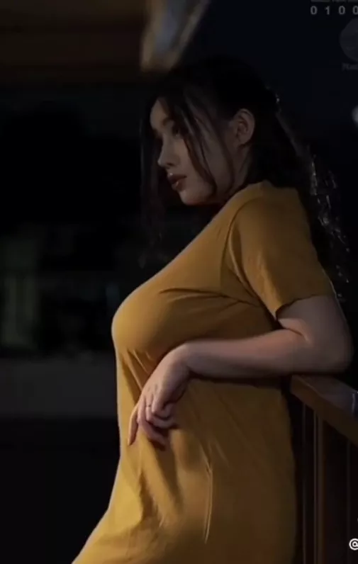 Can somebody pleasw tell me who she is?