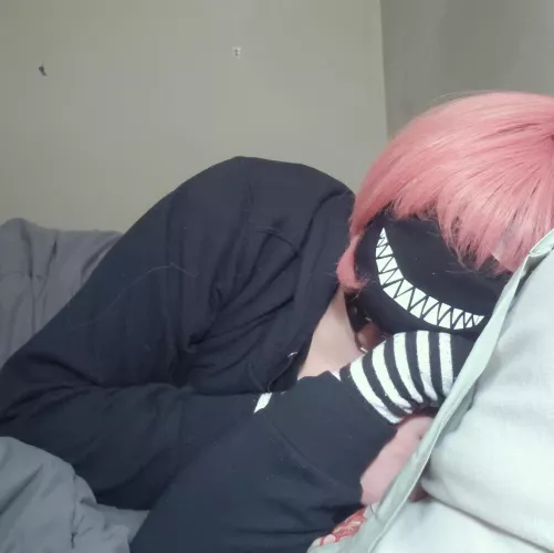 Come join me in bed! It's nice and warm... 🥰