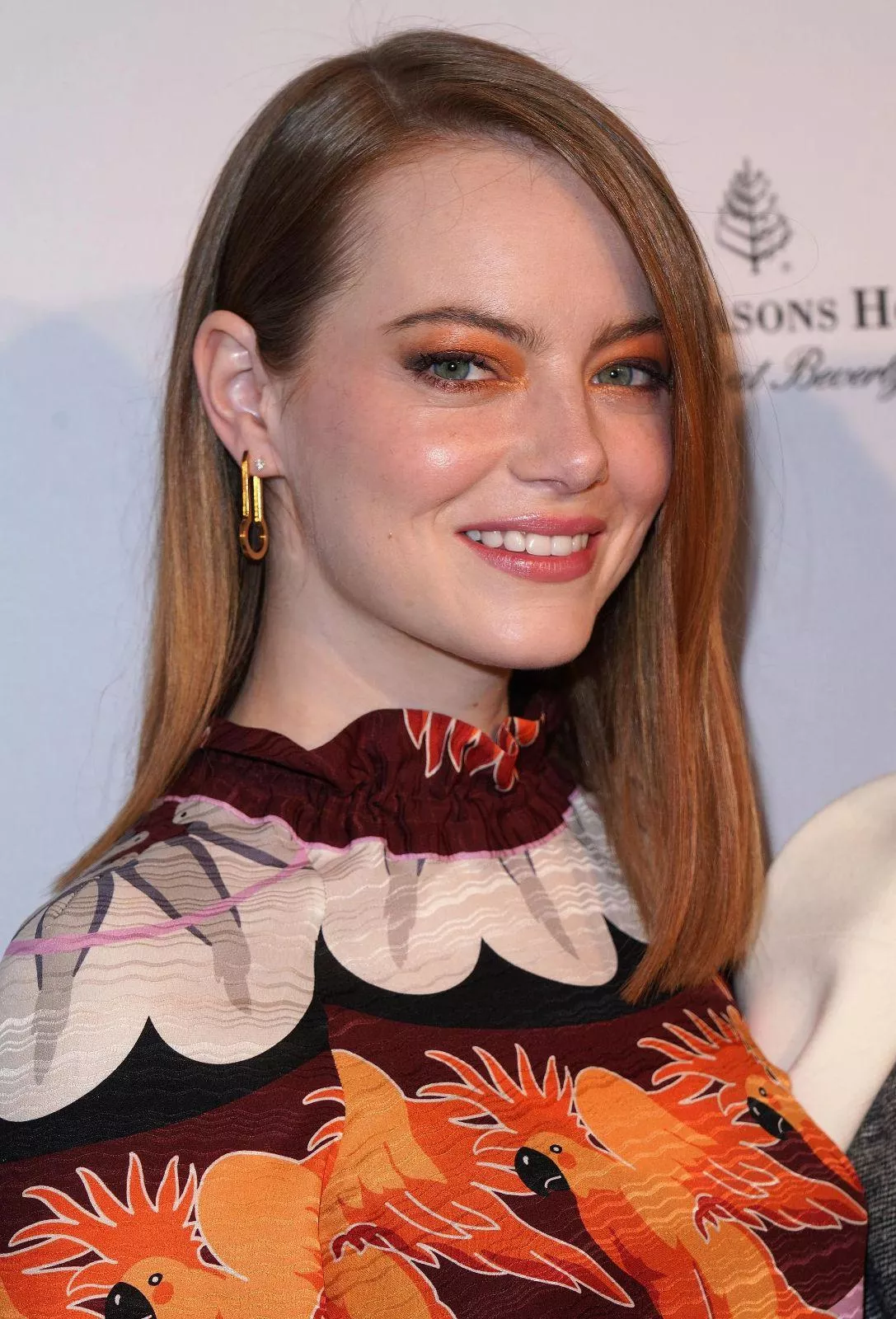 Emma Stone is such a perfect goddess. I wanna edge so much without cumming for her.
