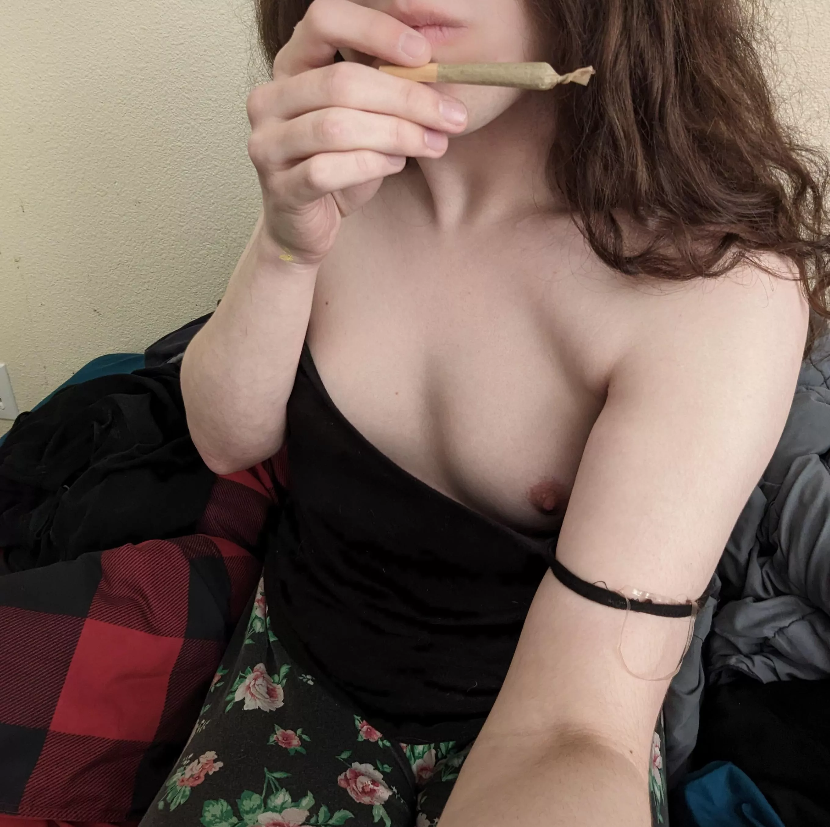 [f] a bit of a boob tease while i get ready to light up on my day off 😜