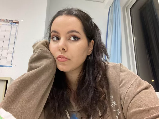 [f] stole my brothers hoodie here hehe