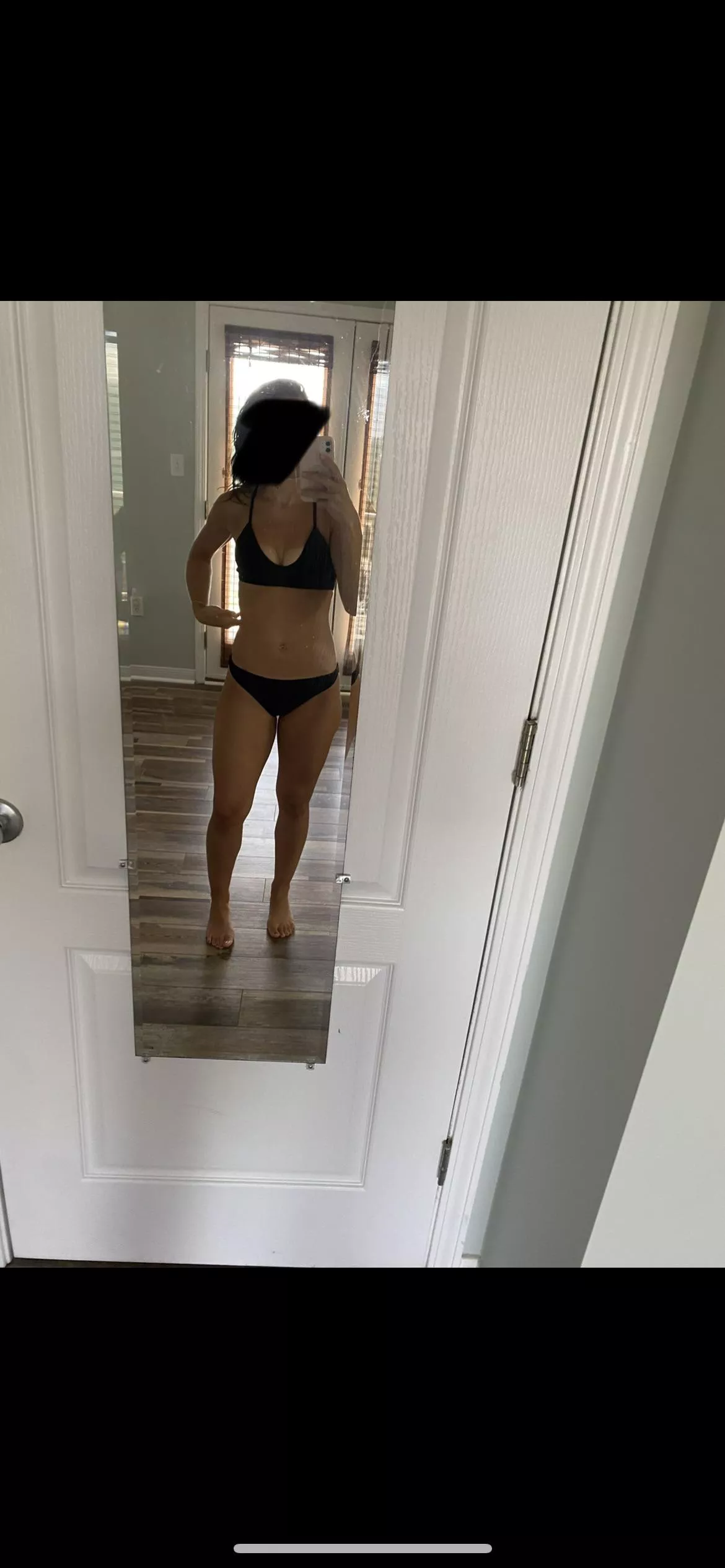 Fit, 5’ 2” brunette looking to join a couple 🦄