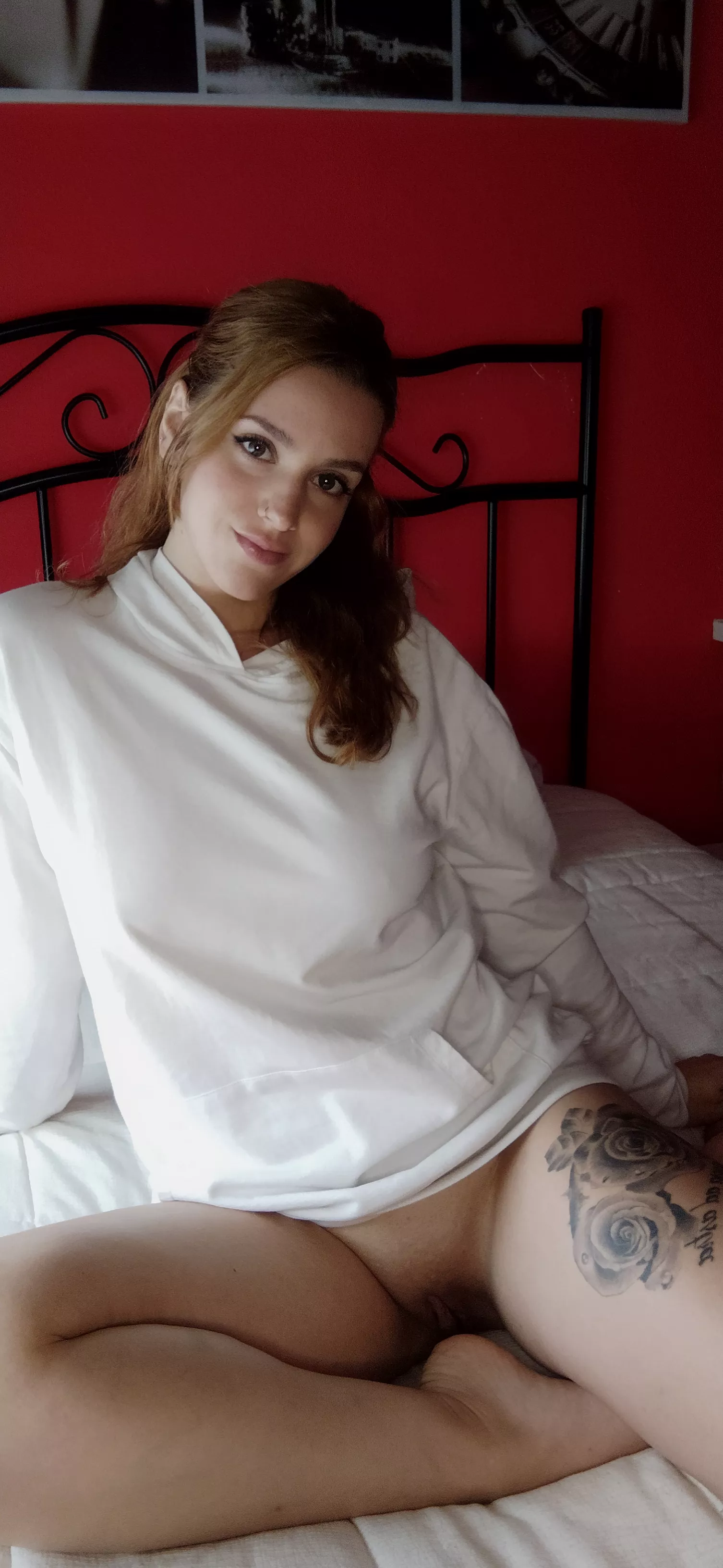 Get on the bed and eat 👅