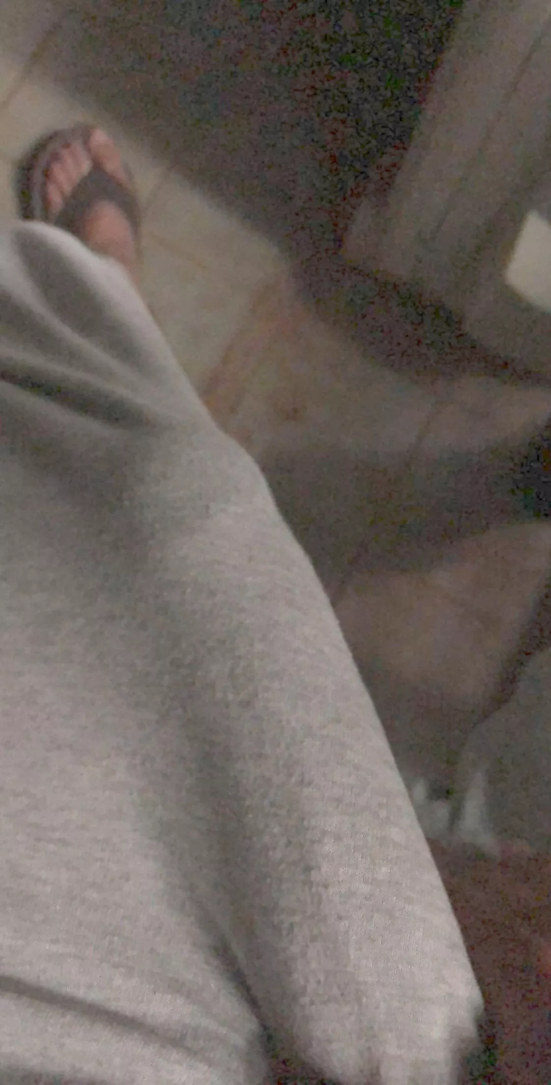 Grey sweats show the outline the best.