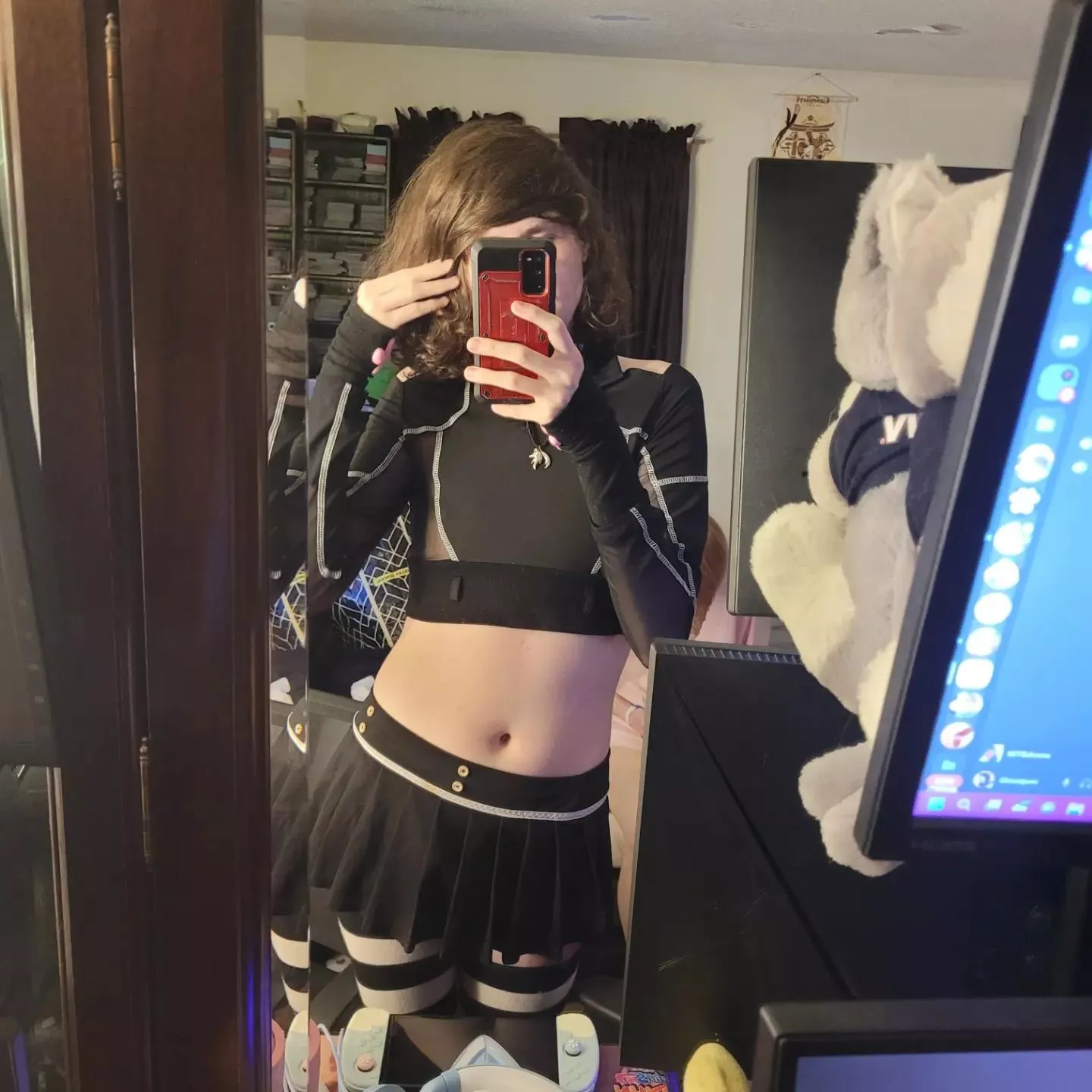 Haven't really used reddit before but with how Twitter going want to try it outs :3 hope im femboy enough for here X3