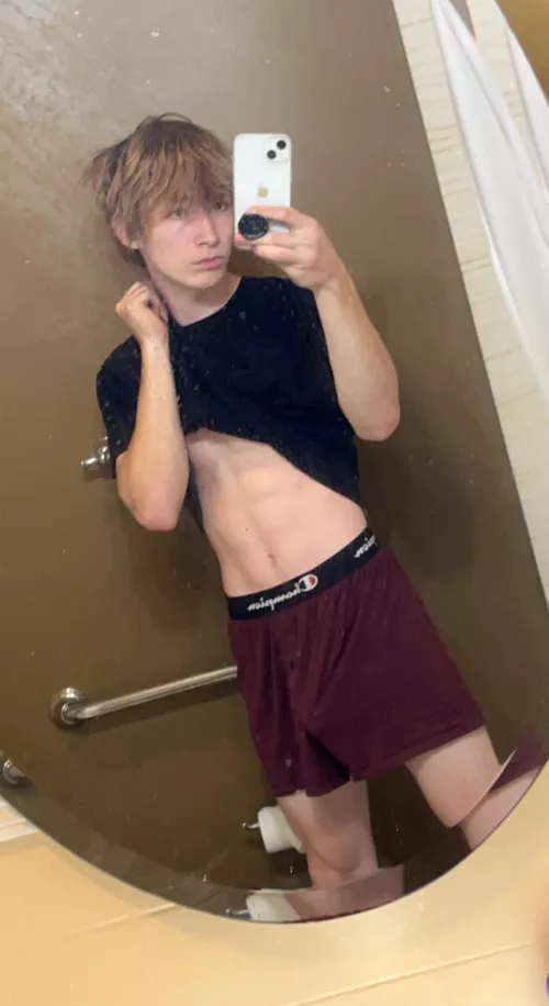 Heyyy just ur average twink here:)