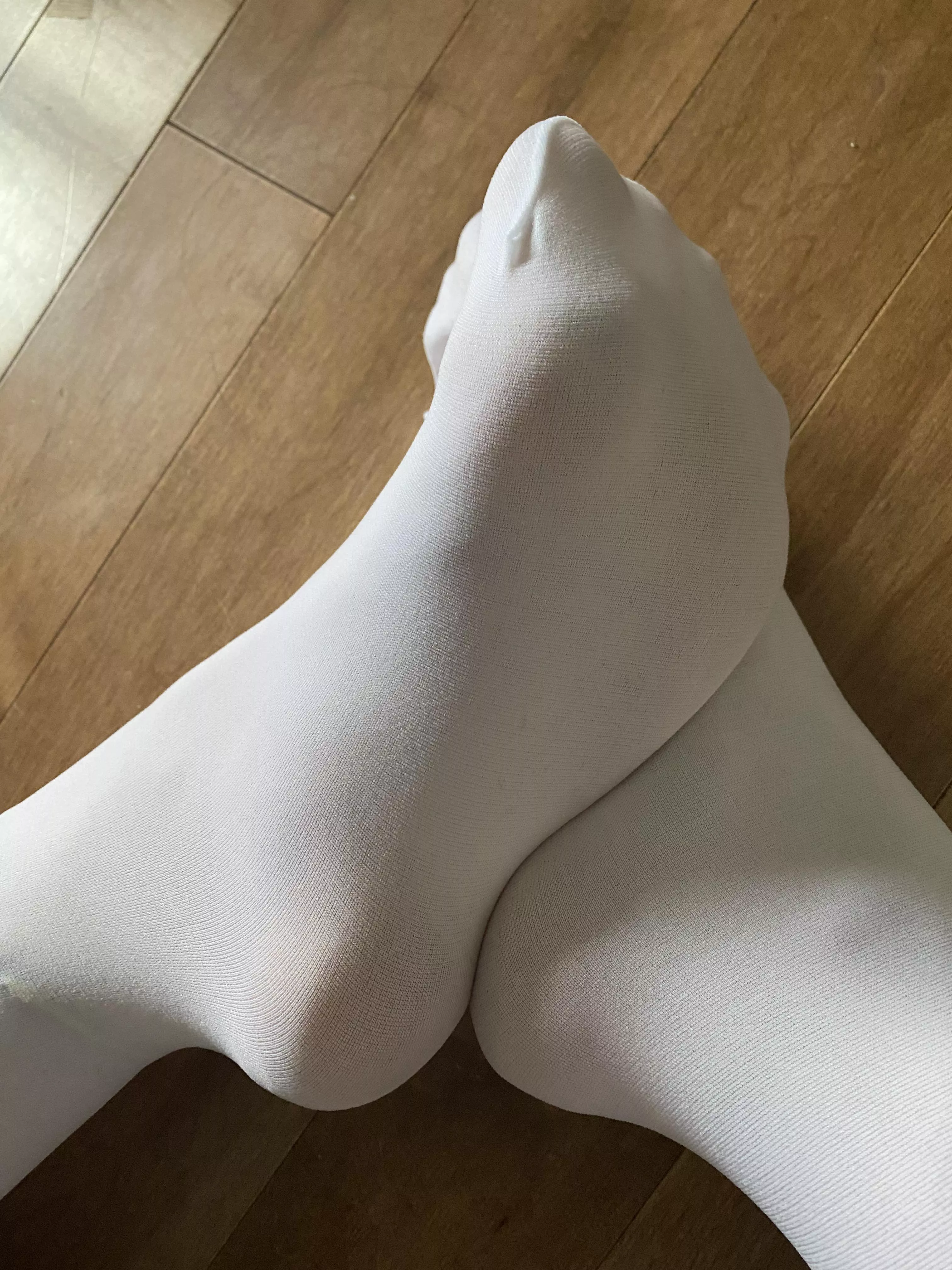 High arches in white nylons ✨