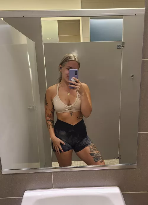 How does this outfit look on me?