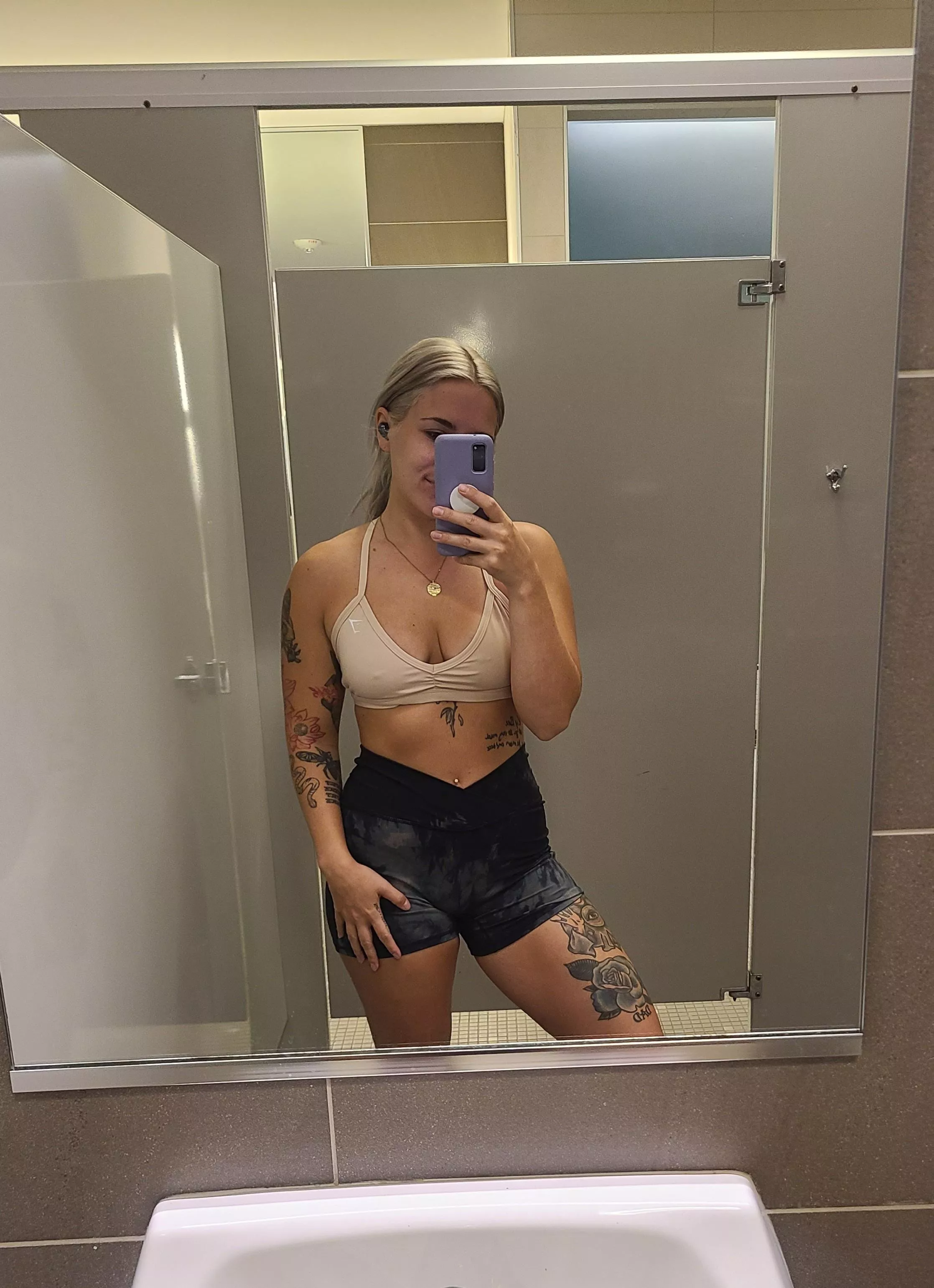 How does this outfit look on me?