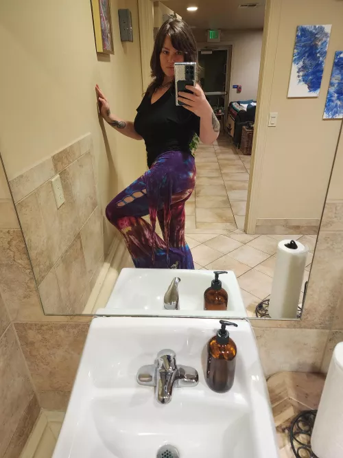 I love how my thighs look in these pants