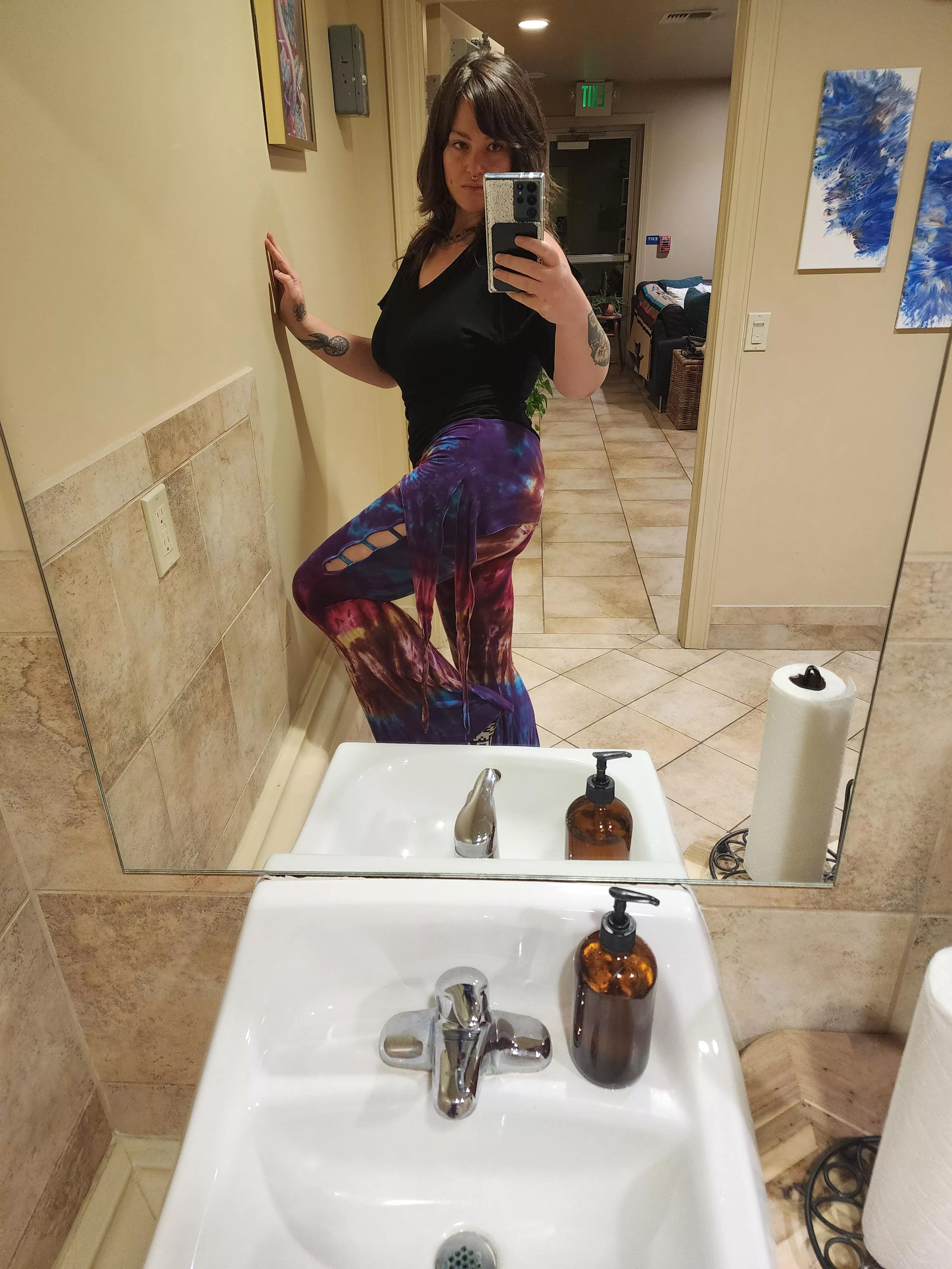 I love how my thighs look in these pants