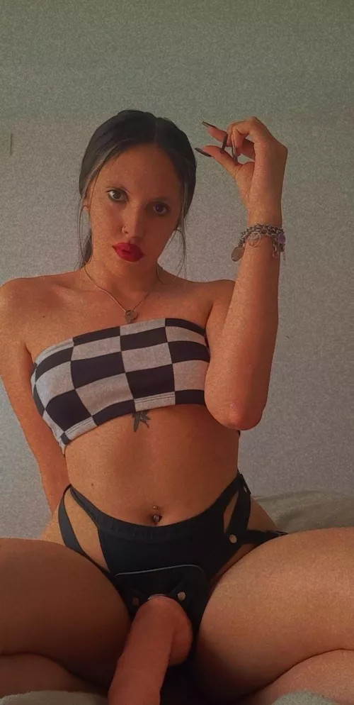 I love to see your stupid face of pleasure on the floor. I want to know your inches 👇🏼