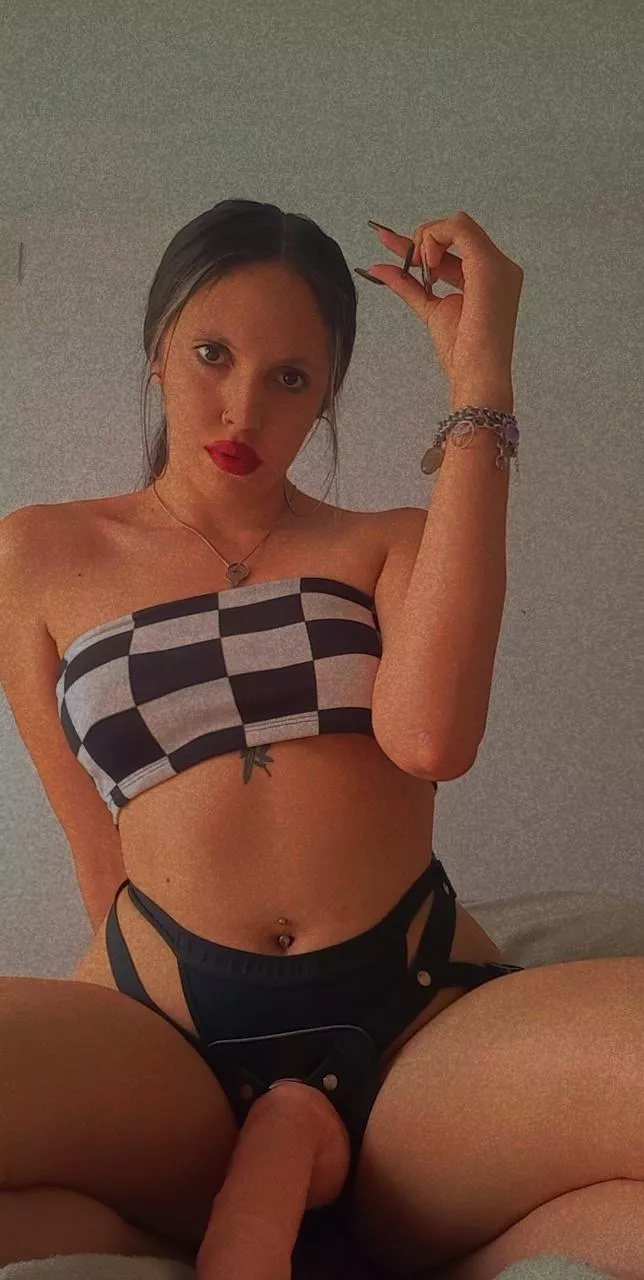 I love to see your stupid face of pleasure on the floor. I want to know your inches 👇🏼