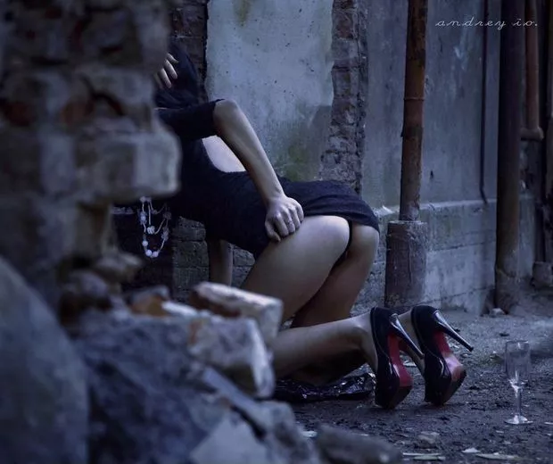 I mean, don't we all want that body, dress and shoes?