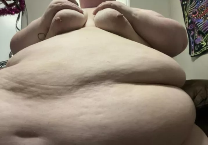 I need to take more pics and feel good about myself 😅