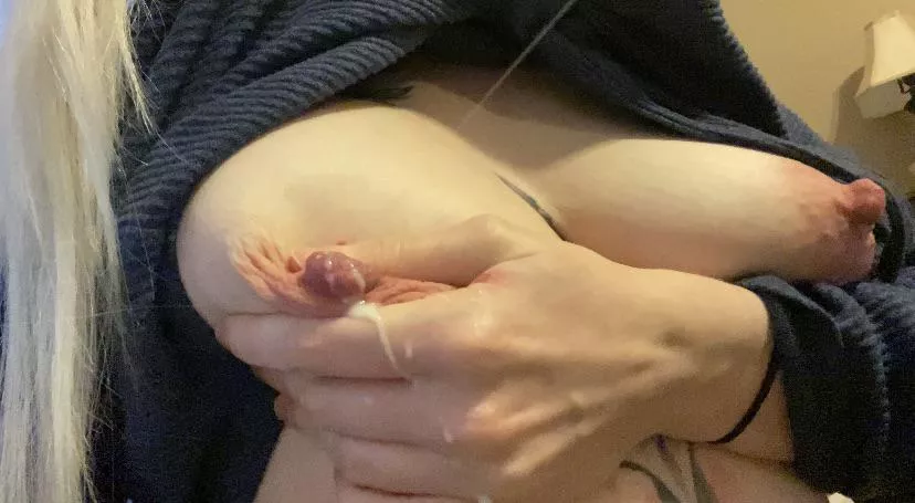 I want a pretty girl to drain my titties and vise versa 🥵🤤🔥