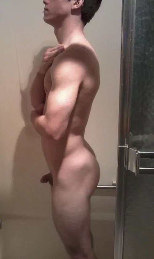 I’m 23 and I’m still a virgin because I hate my small cock, even though I’d probably be a bottom anyway, and guys tell me I’m too short because l’m only 1.70m tall. Just looking for opinions...