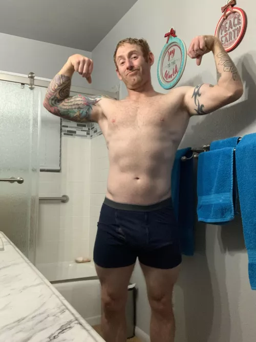 (M) In the middle of a bulk and feeling kind of fluffy. What do you ladies think, and do you want to see what I’m hiding. Shoot me a message