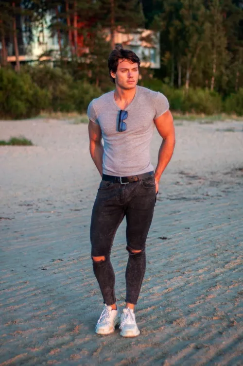 Meet the sunset on the ocean.