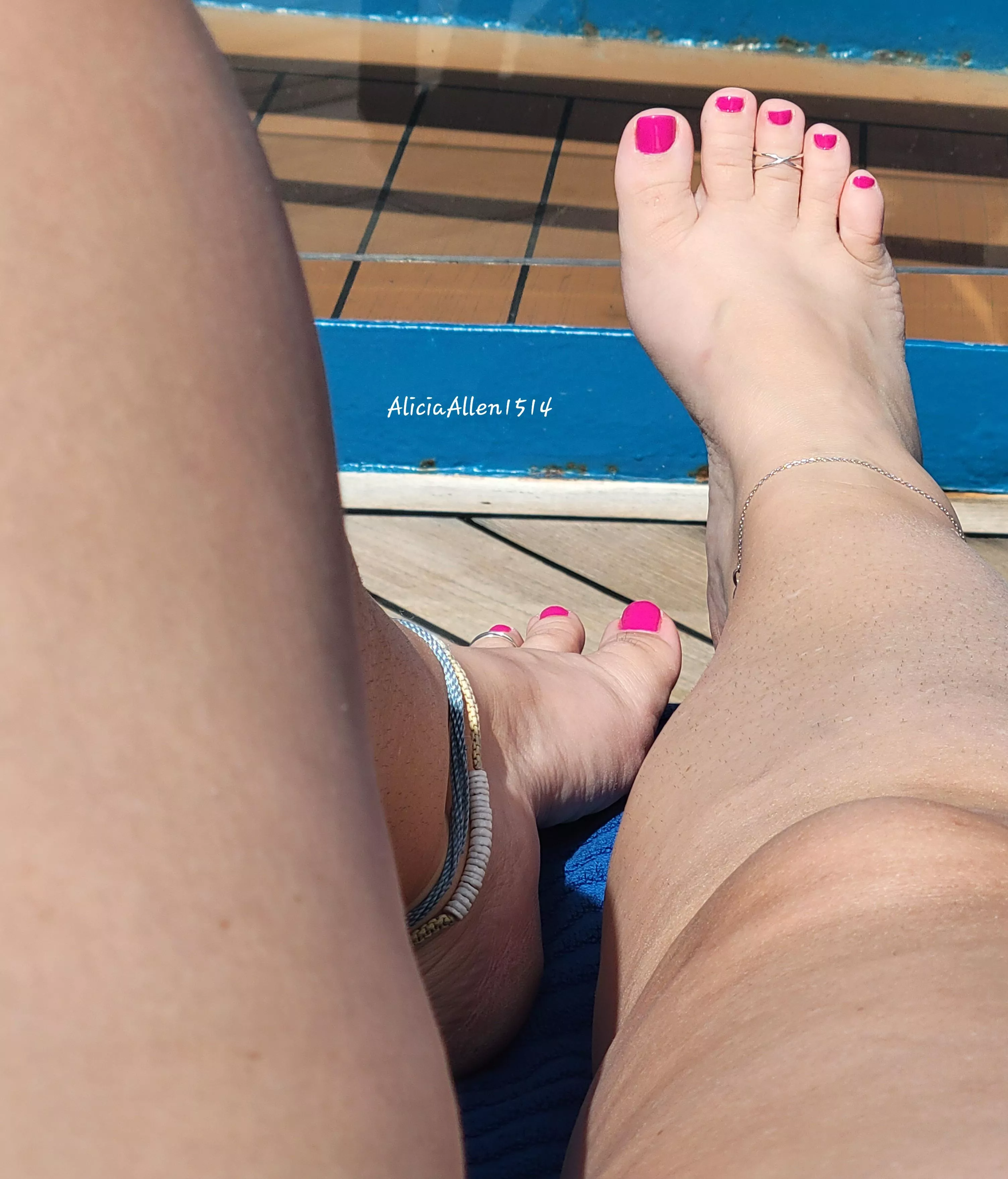 On Thursdays, we tan 😎