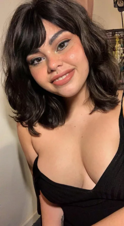 Say hi if we could go out on a date! 💋