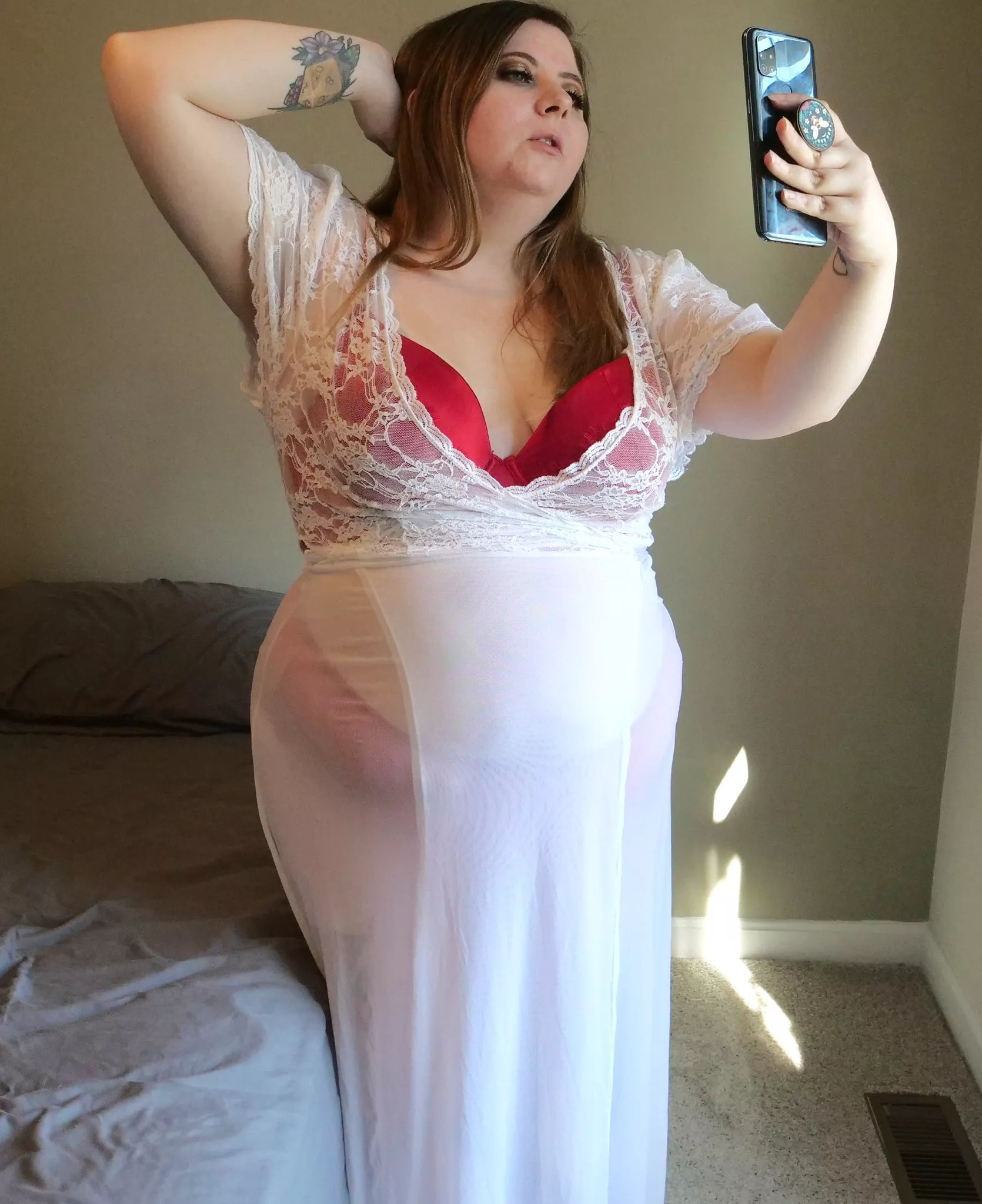 Sending some selfies to a special somebody. 🤭 Check out that figure though! 🥵