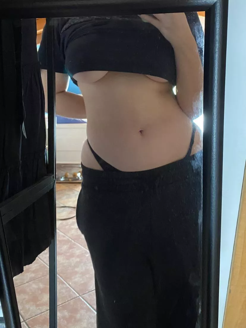 Sexy mirror underboob(18)