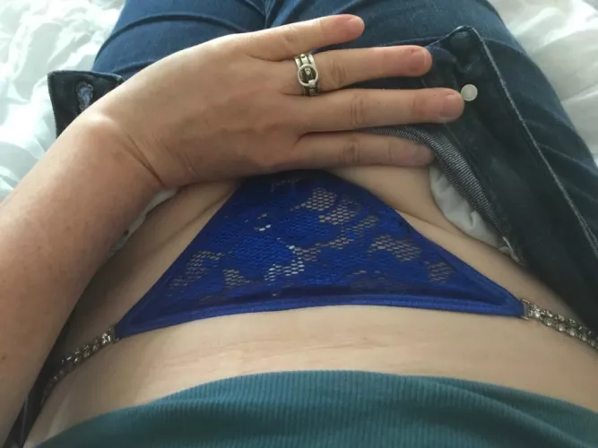 Showing her knickers