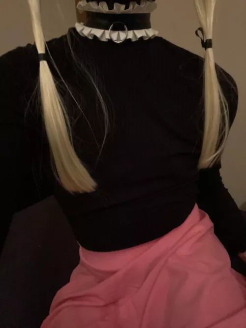 Sissy loves her latex collar🥰💕