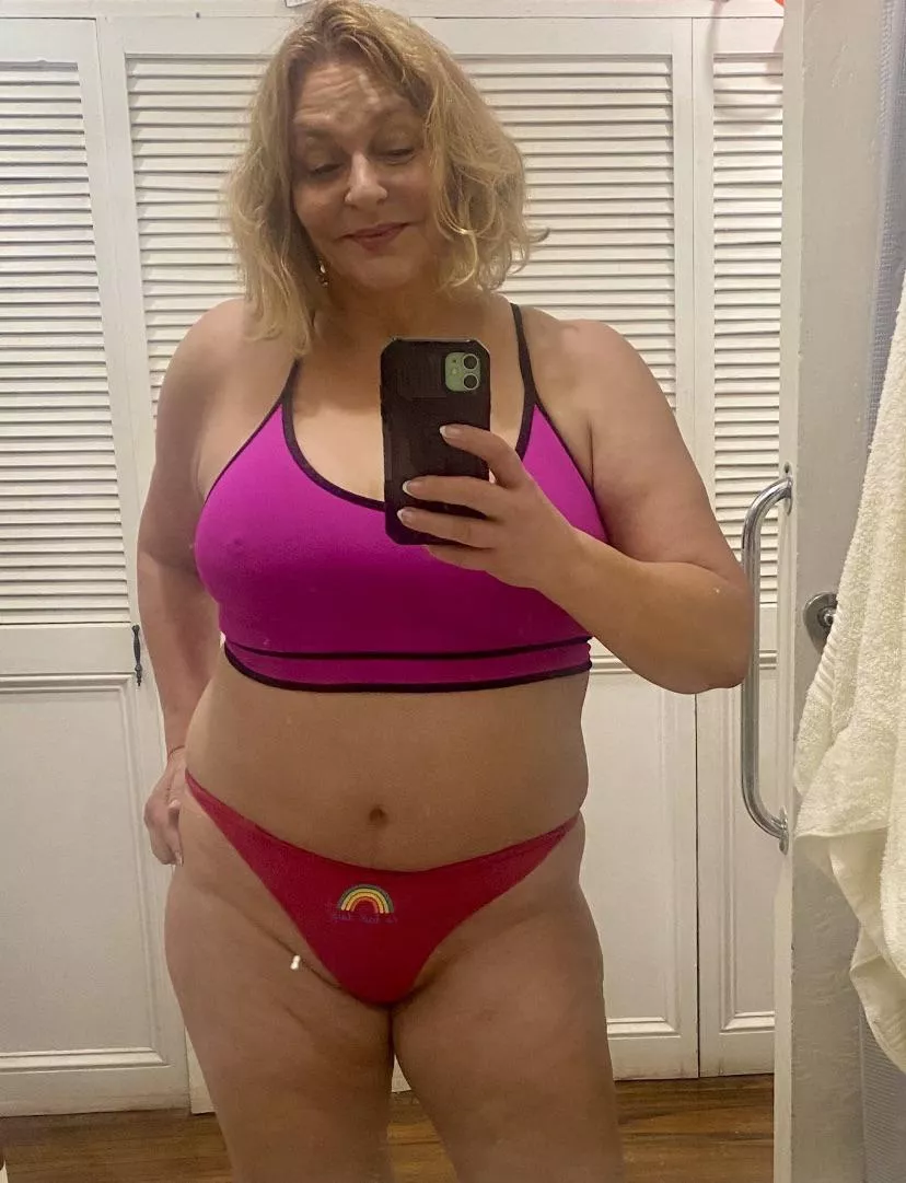 Sporty girl! Pink panties!