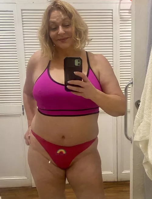 Sporty girl! Pink panties! Yoga fit!