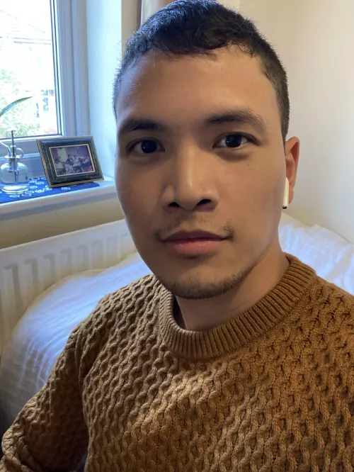 Still stuck inside. Keep a sick guy company? Let’s chat. 😄