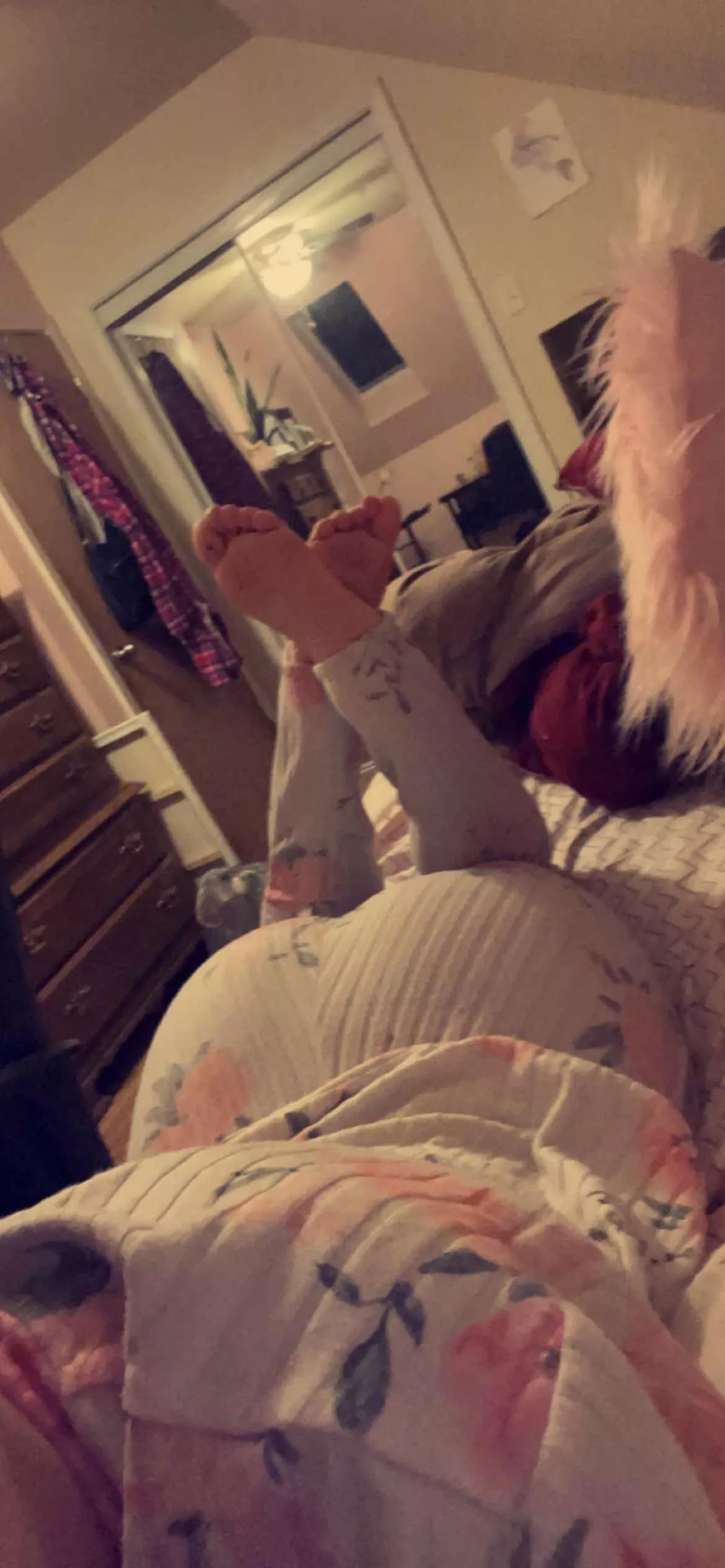 Tiny feet, bet they’d look cute around your cock