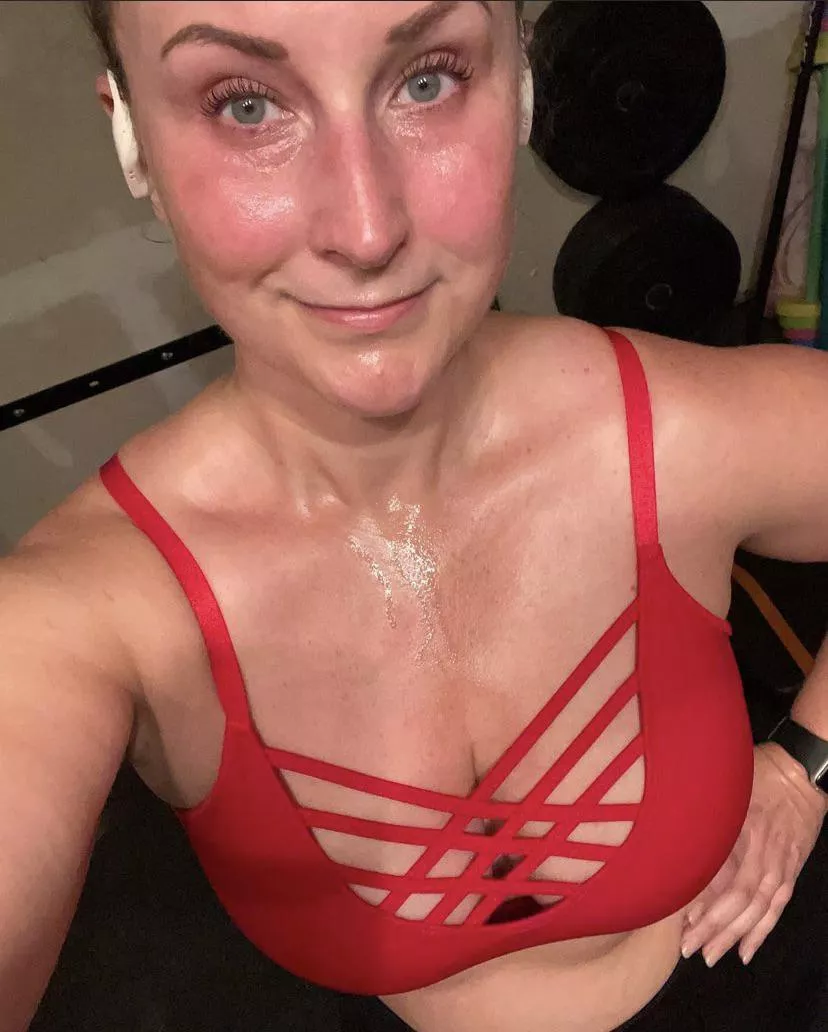 What a mouthwatering milf 🤤