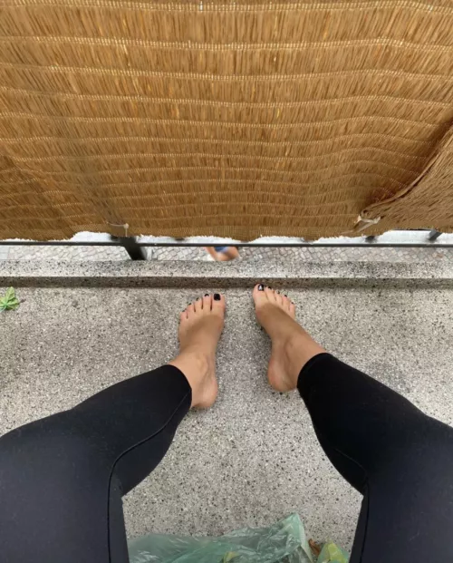 Wiggling my bare toes in public hoping someone passing by would notice them. You know where to find the video 🌶 🦶🏼✨