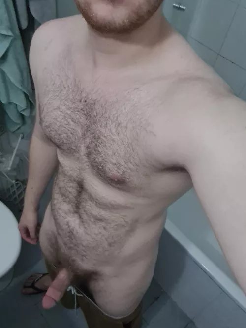 [20] looking for a muscular guy who loves to flex and show off. hmu