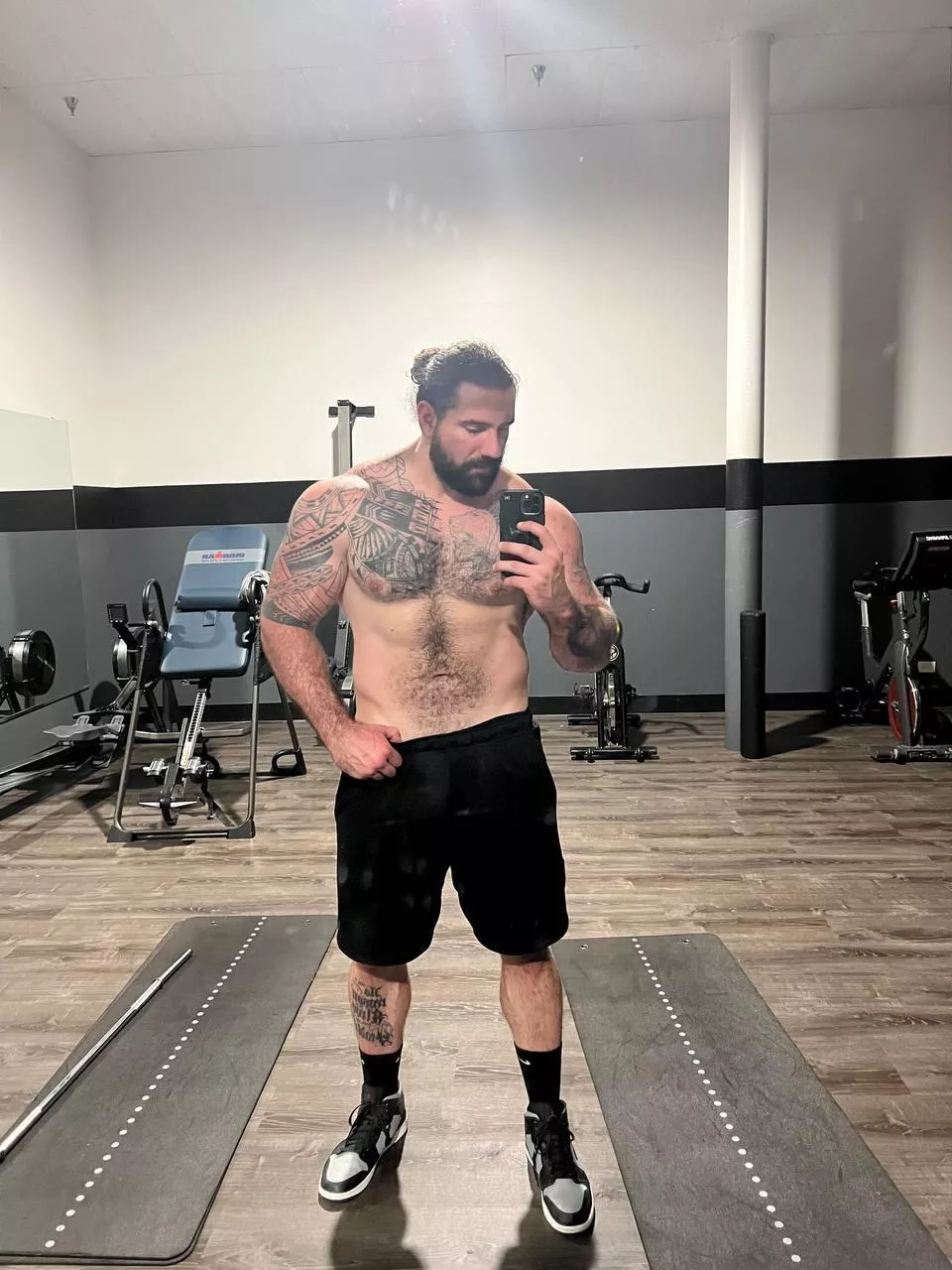 A grindr boy told me I was too hairy, I don't think he's right