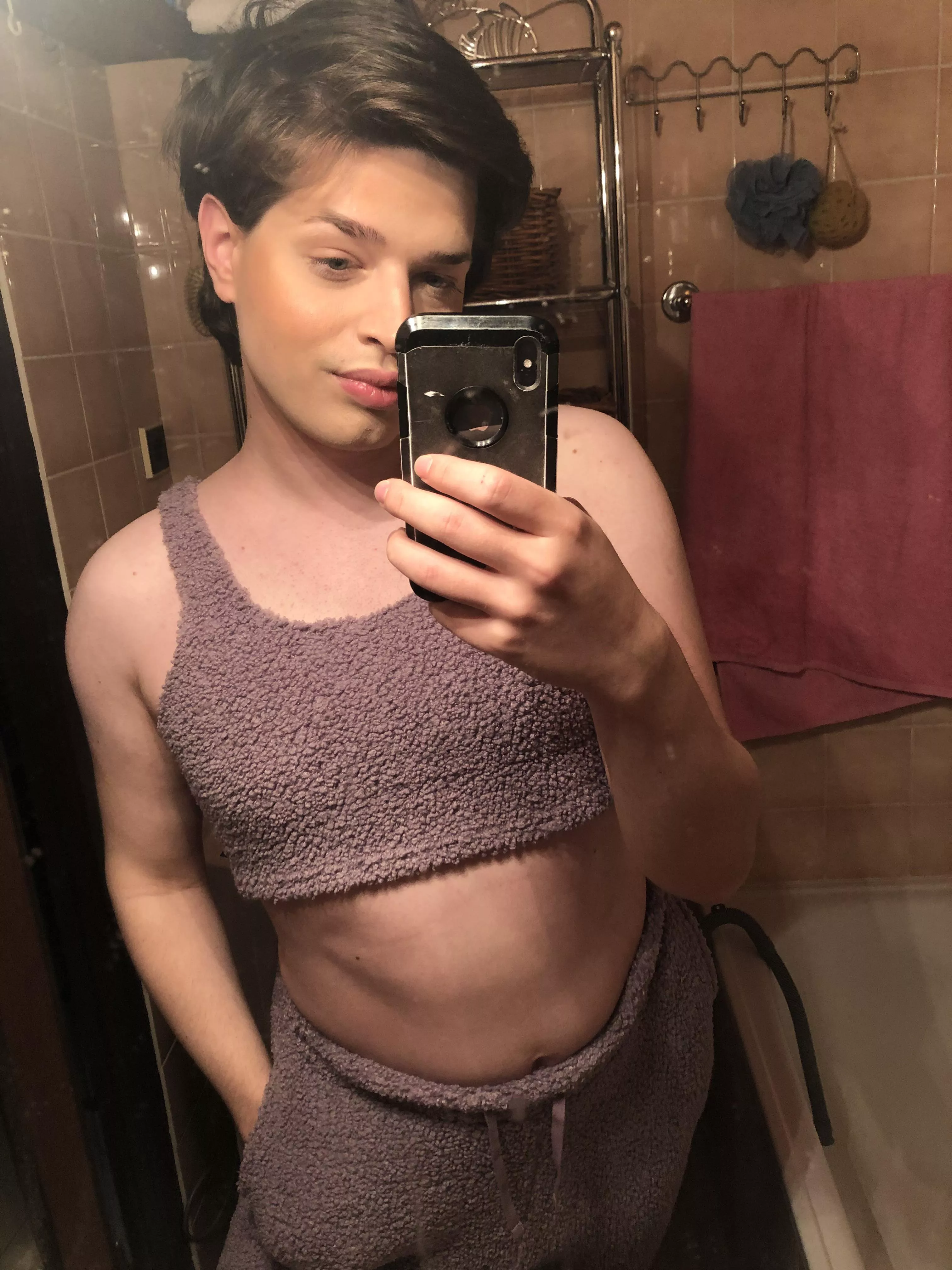 Any cute men around here?