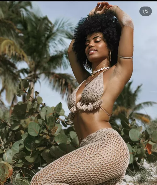 Anyone want to jerk to her armpit