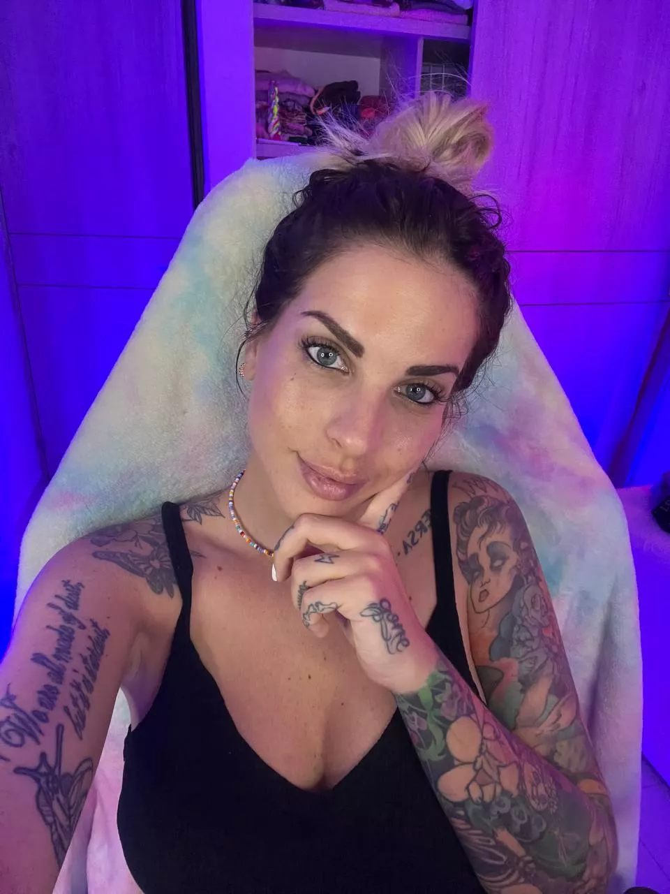 Can I be a punk girl and an e girl at the same time? pls