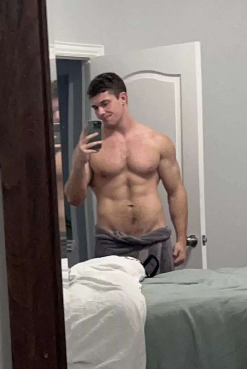 Come see what’s under the towel 😈