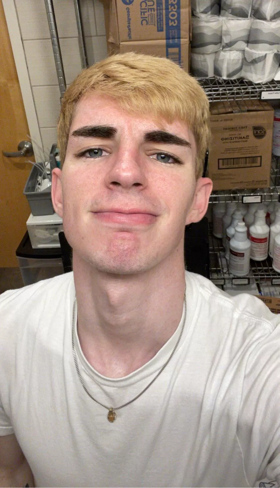 Dying at work, someone come save me😵‍💫