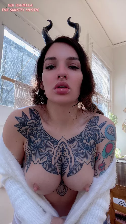 evil girls have the prettiest face [oc]