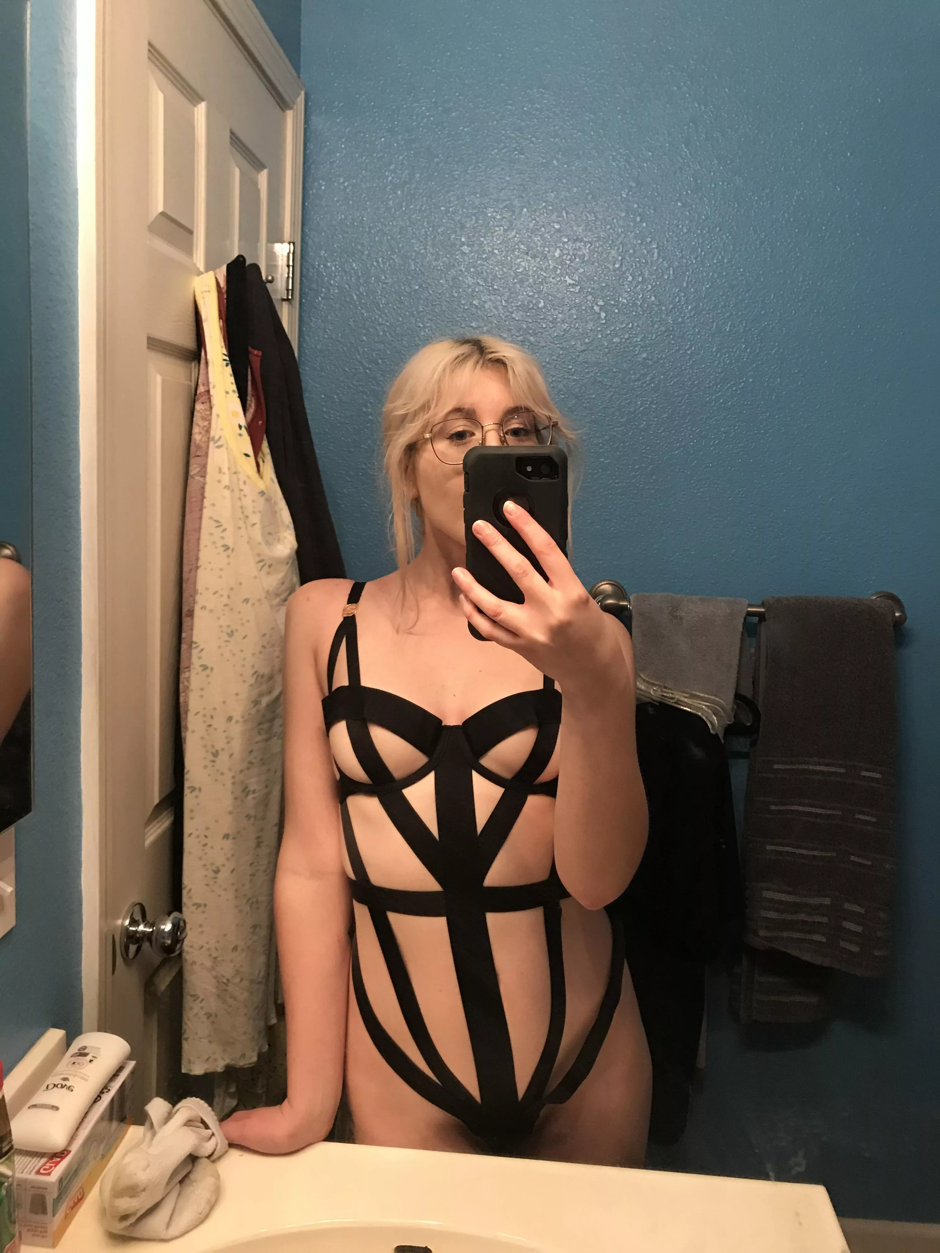 Feeling hot as fuck in my new lingerie
